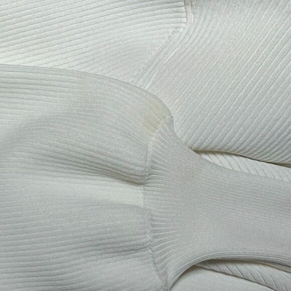 Olivaceous NWT Long Puff Sleeve Open Back Turtleneck Cropped Sweater Small - Picture 5 of 5